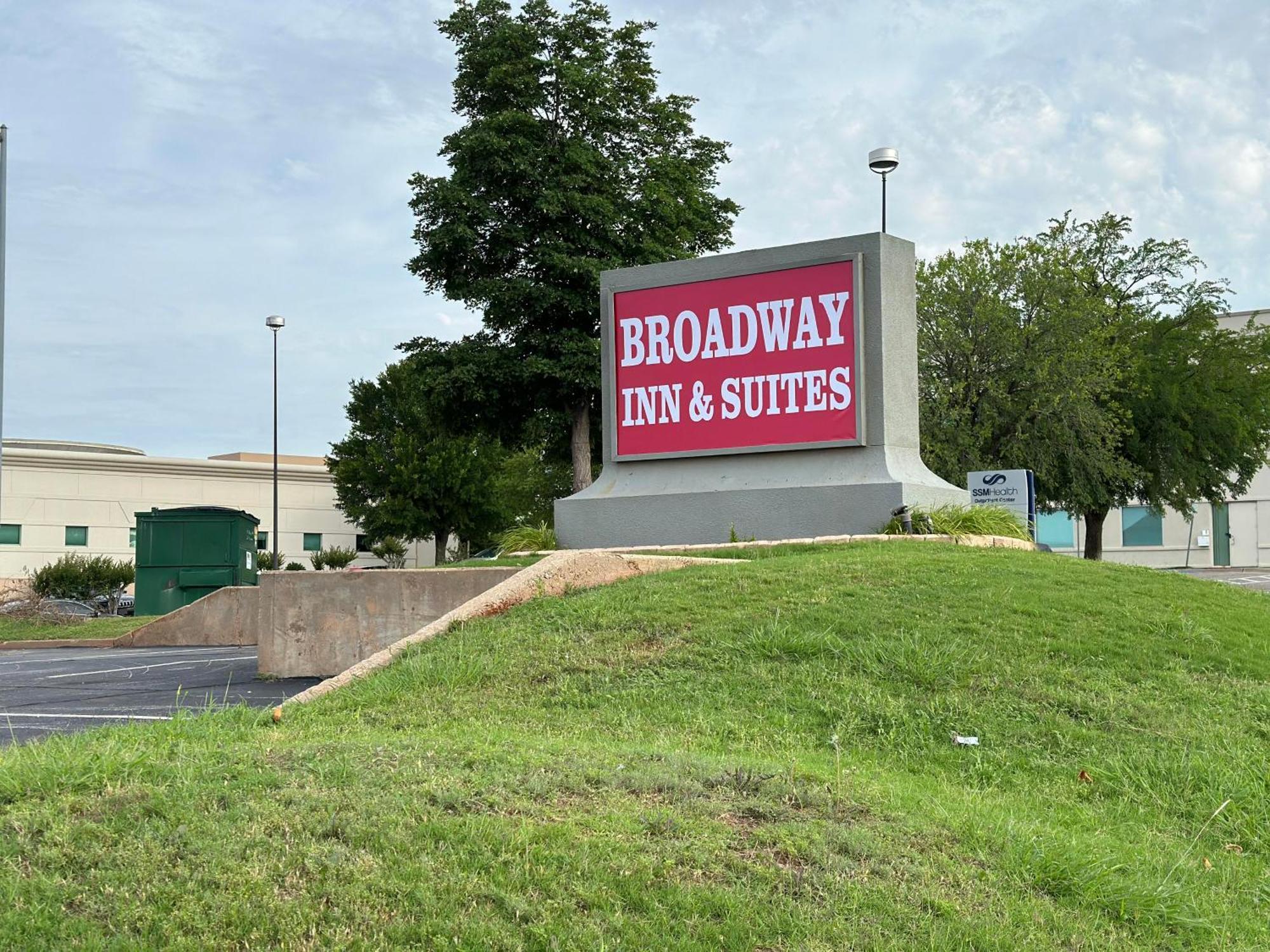 Broadway Inn & Suites Oklahoma City Exterior photo