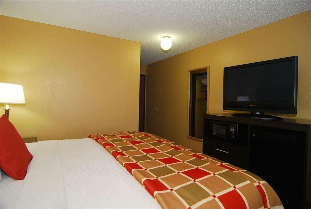 Broadway Inn & Suites Oklahoma City Exterior photo